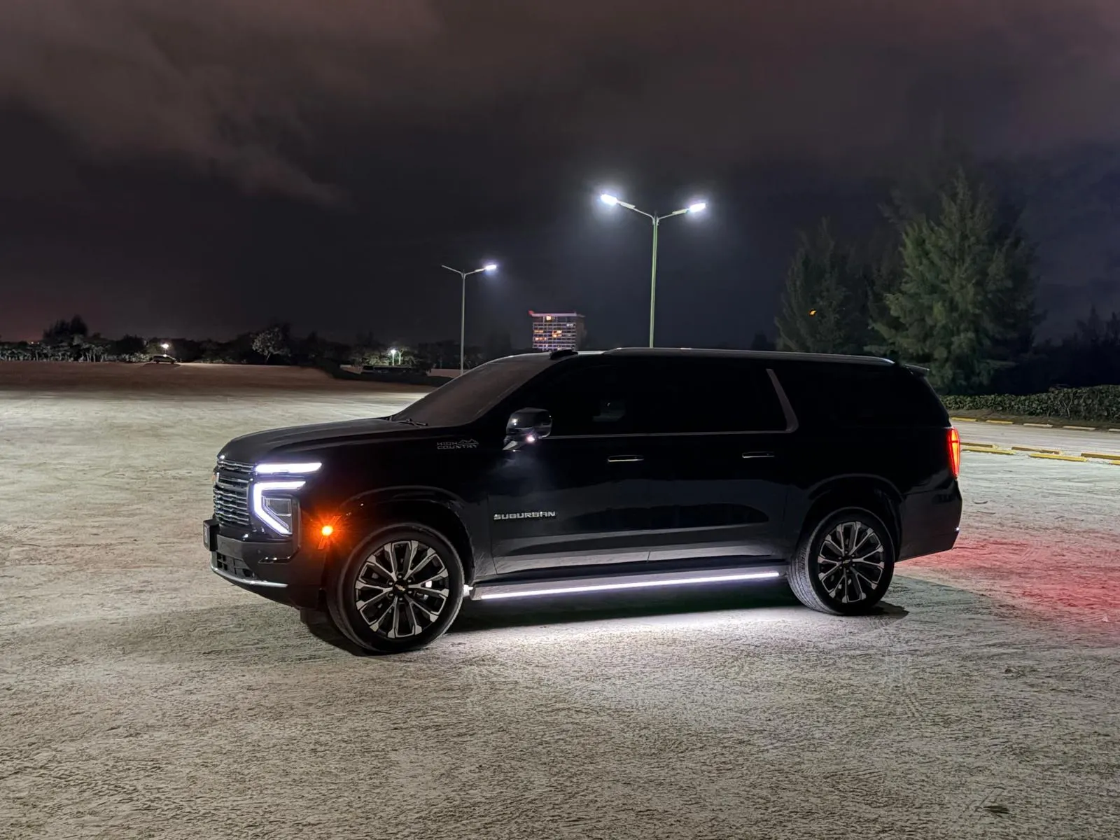 Chevrolet Suburban 2026 (Black)